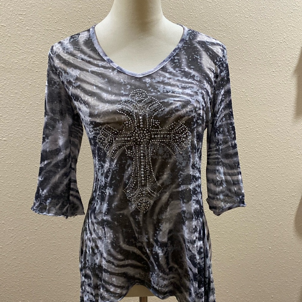 Light weight mid arm length sleeves and scarfed bottom. Made by Lady Noiz. - Picture 1 of 5